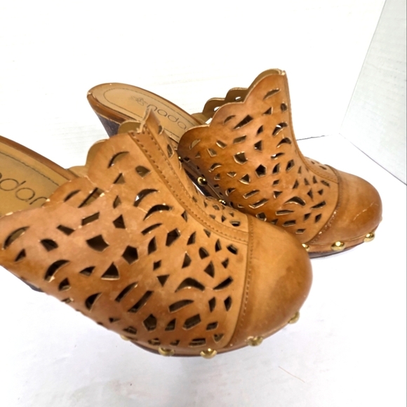 NADARA Tan Leather Clogs with Laser-Cut Design and Wooden Platform SIZE 8 - Picture 2 of 8